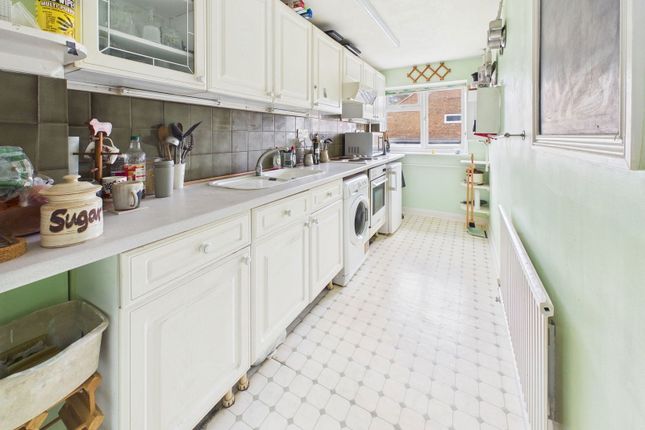 8 Normans Court,, Downsway, Shoreham-by-sea photo 2