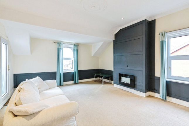 Flat 6, 269, Clifton Drive South, Lancashire photo 2