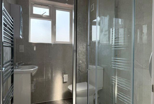 26, Reeves Avenue, London photo 3