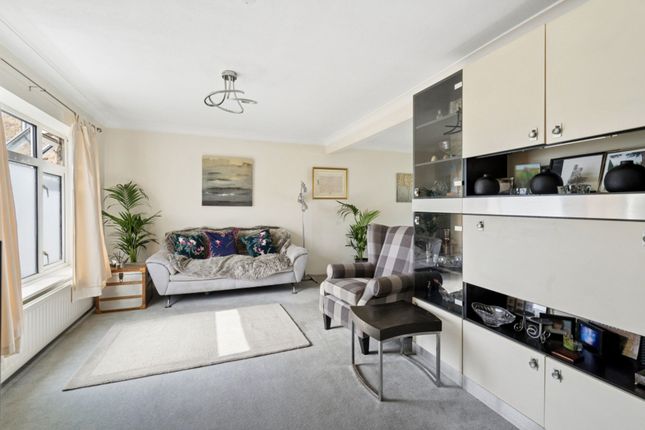 9 Wellhouse Way, High Wycombe photo 4