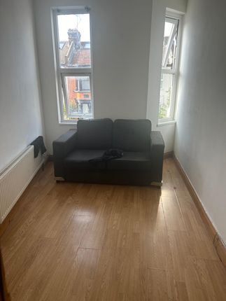 Thumbnail Flat to rent in Tavistock Avenue, London