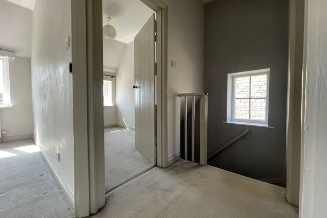 22 Ampney Crucis, Cirencester photo 2