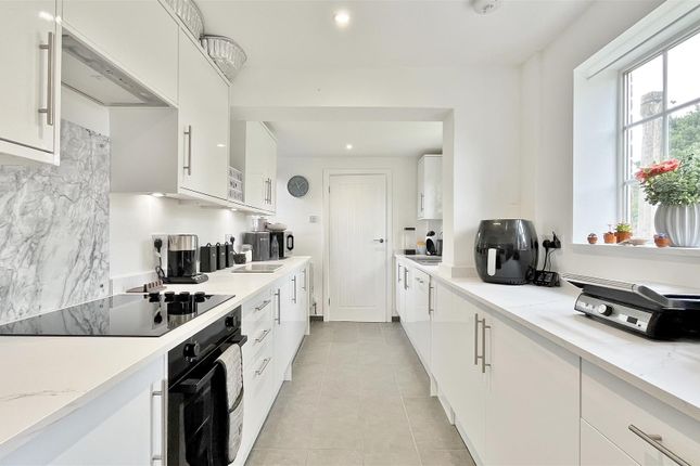 20, Byng Crescent, Thorpe-Le-Soken photo 3