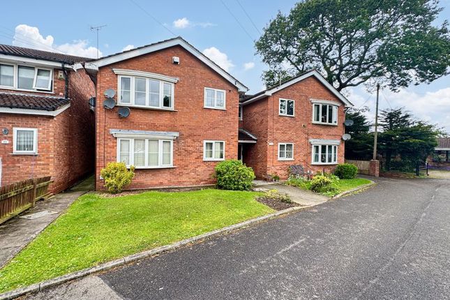 Thumbnail Flat for sale in Oak Close, Moreton, Wirral