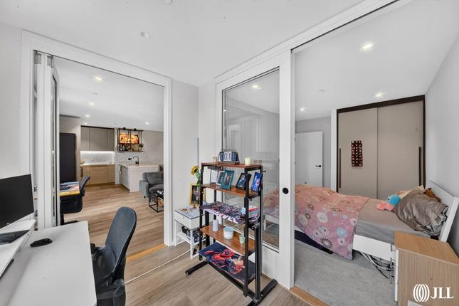 Flat 511, Curlew House, 1, Hawser Lane, London photo 4