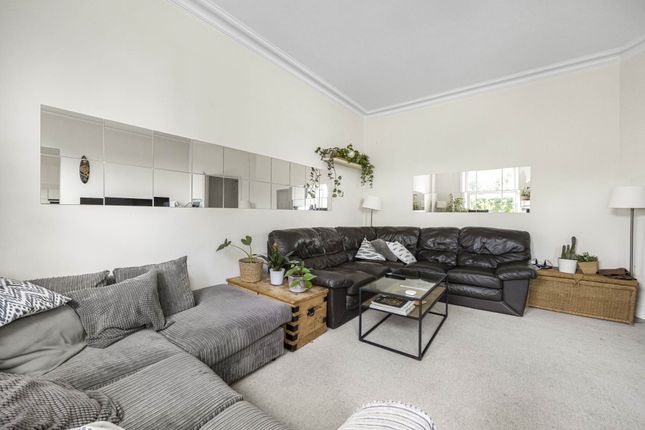 Flat 5, Earls Court Square, London photo 4