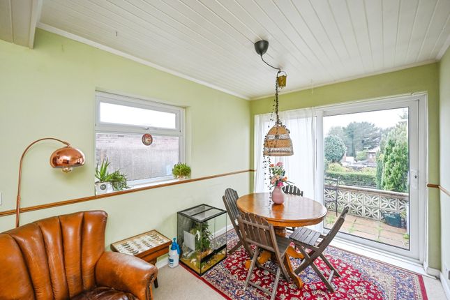 28, Robin Hood Road, Nottingham photo 2