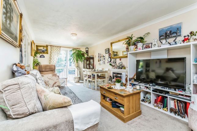 Flat 15, Reynard Court, 10, Foxley Lane, Purley photo 2