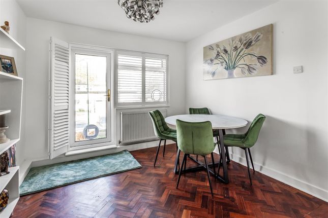 Flat for sale in Floral Court, Ashtead