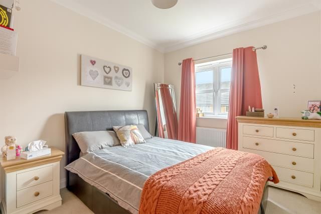 43, Fuggle Drive, Aylesbury photo 4