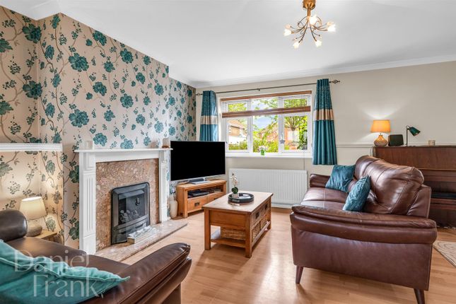 10, St. Marys Way, Chigwell photo 4
