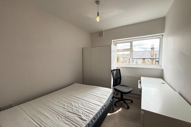 1b, Croxted Road, London photo 3