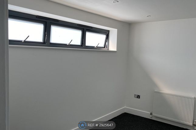 Flat  Sacha Court, Addington Street, Margate photo 5