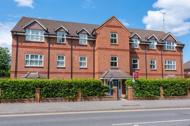 Thumbnail Flat for sale in Talavera Close, Crowthorne