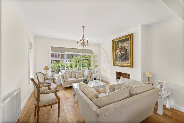 8, Lawrence Gardens, London photo 2
