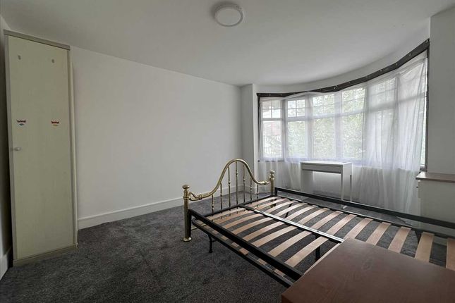 (40), College Avenue, Harrow photo 3