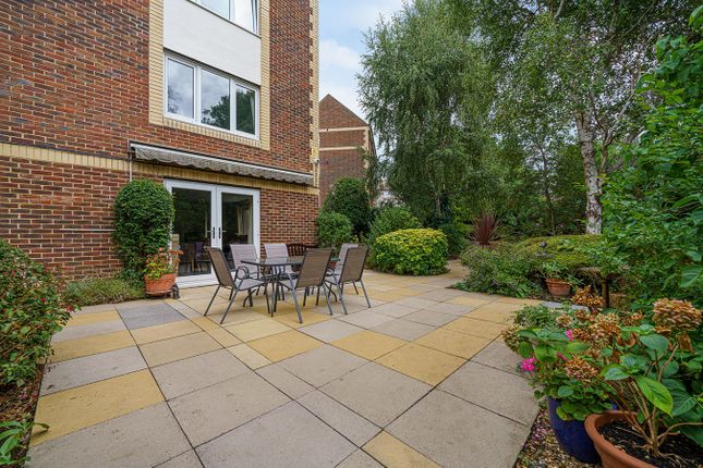 Property for sale in Jews Walk, London