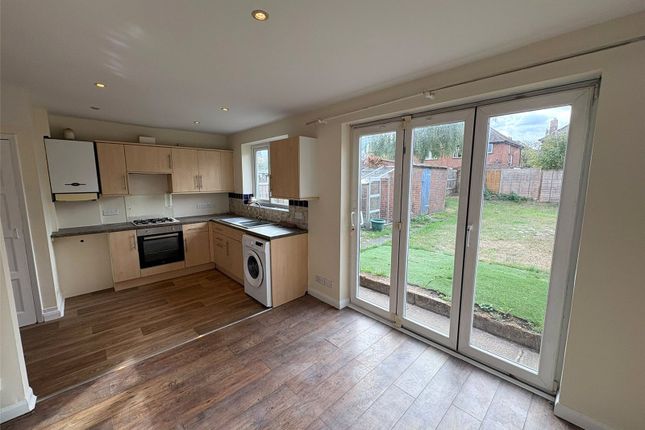 20, Calvert Close, Hampshire photo 4