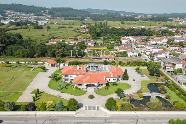 Villa for sale in 4785 Trofa, Portugal