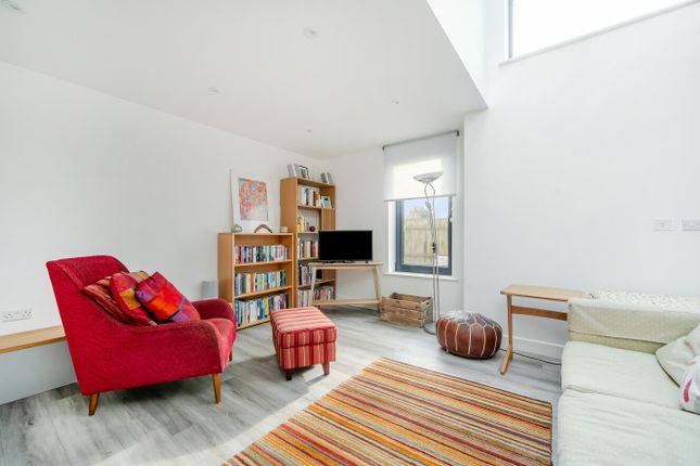 29, Llanaway Close, Surrey photo 4