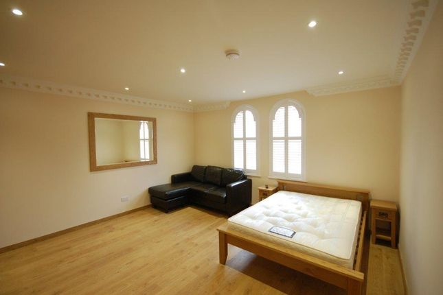 Studio to rent in Russell Street, Reading