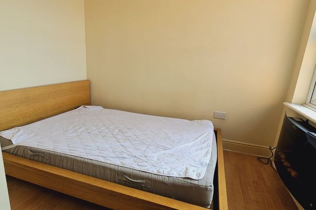 82, South Road, Southall photo 3