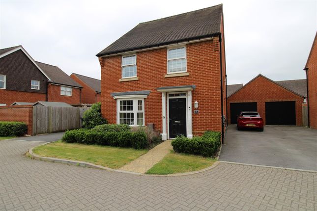 Detached house to rent in Holywell Close, Swanmore, Southampton