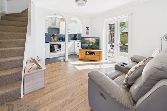 29, Oakfields, Crawley photo 2