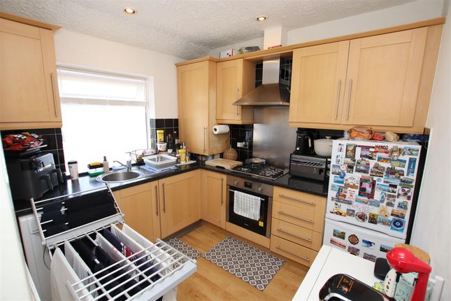 39, Burnham Crescent, Dartford photo 4