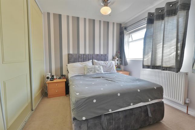 41, Fairview Road, Slough photo 4