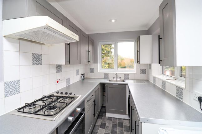 Flat 1, 189, Reading Road South, Church Crookham photo 3
