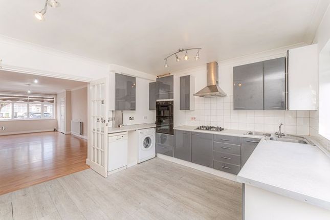 26, Queens Drive, Waltham Cross photo 2
