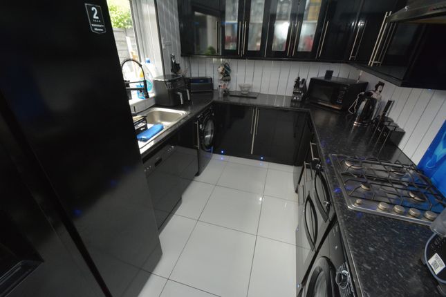 14, Hoppet Lane, Droylsden photo 4