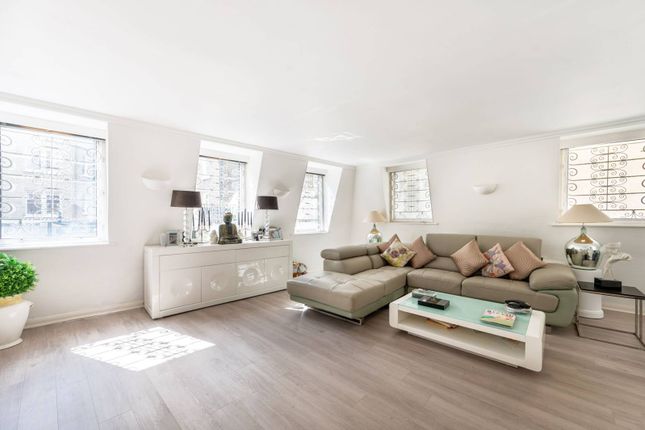 Mews house for sale in Princes Mews, Bayswater, London