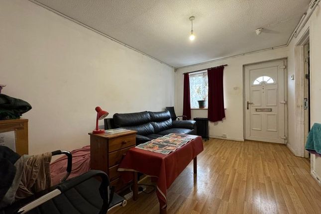 4 Holland Court, Biscot Road, Luton photo 4