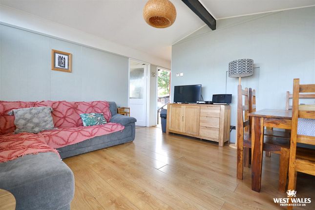 Caban Seren, Chalet 33, Penlan Holiday Park, Newcastle Emlyn photo 3