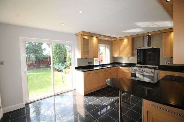 Amberwood Rise, New Malden photo 2