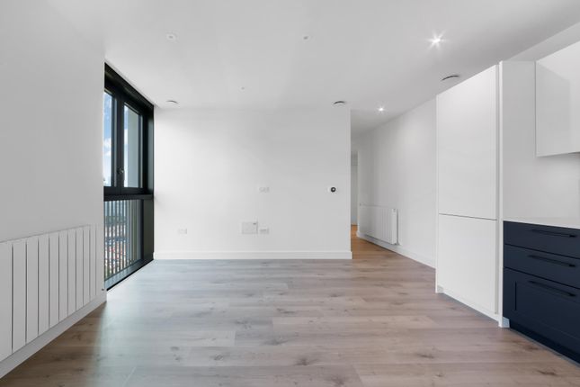 DF Flat 708 Menara Point  1, Affinity View, London photo 3