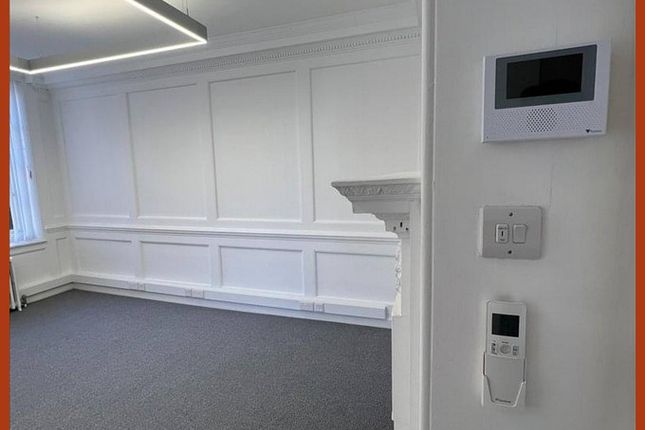 Office to let in South Audley Street, London