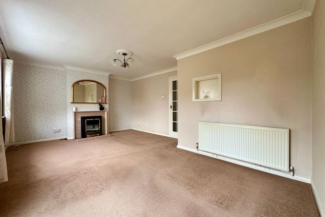 18 Outwood Common Road, Billericay photo 2