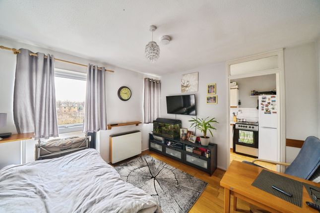14, Aylesbury Close, London photo 3