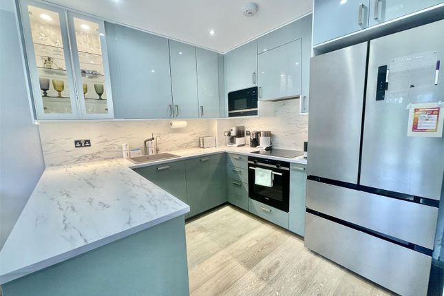 3, Fenton Close, Potters Bar photo 2