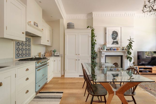 Flat 2, 12 St. Quintin Avenue, London photo 4