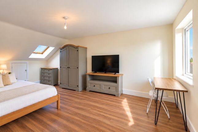 Studio, 56, Honiton Road, Southend-On-Sea photo 2