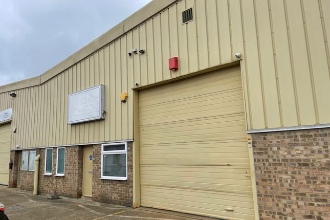 Thumbnail Industrial to let in Unit 2, Oades Industrial Estate, Egham