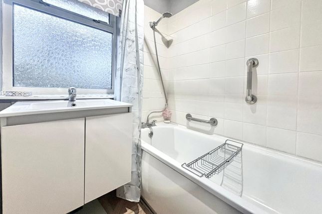 123, Sandy Hill Road, Surrey photo 5
