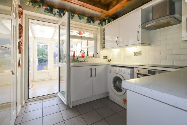 18, Grovelands Crescent, Wolverhampton photo 4