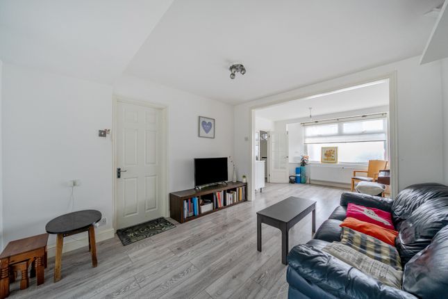 5, Rydens Way, Woking photo 3