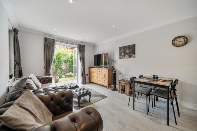 Flat 8, Connaught House, 12, London Road, Surrey photo 2