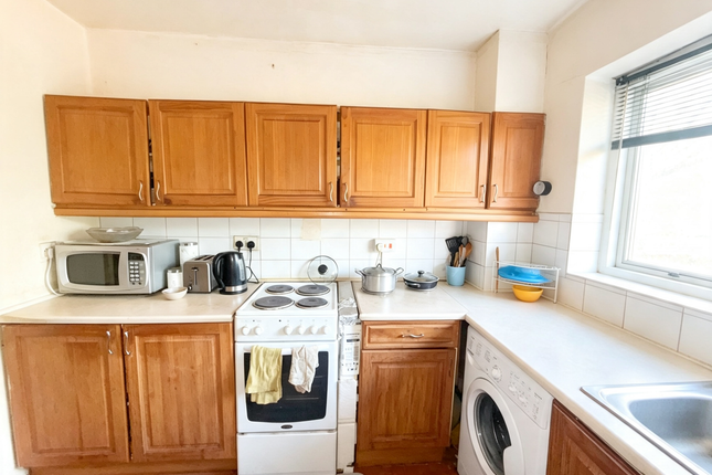 57, Sycamore Close, Canning Town photo 3